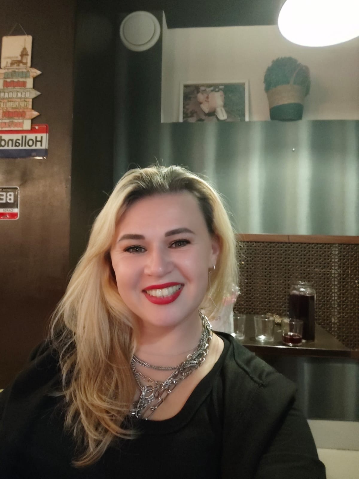 https://umnyevolosy.ru/wp-content/uploads/2024/11/mariya-palkina-miass-umnye-volosy.jpg